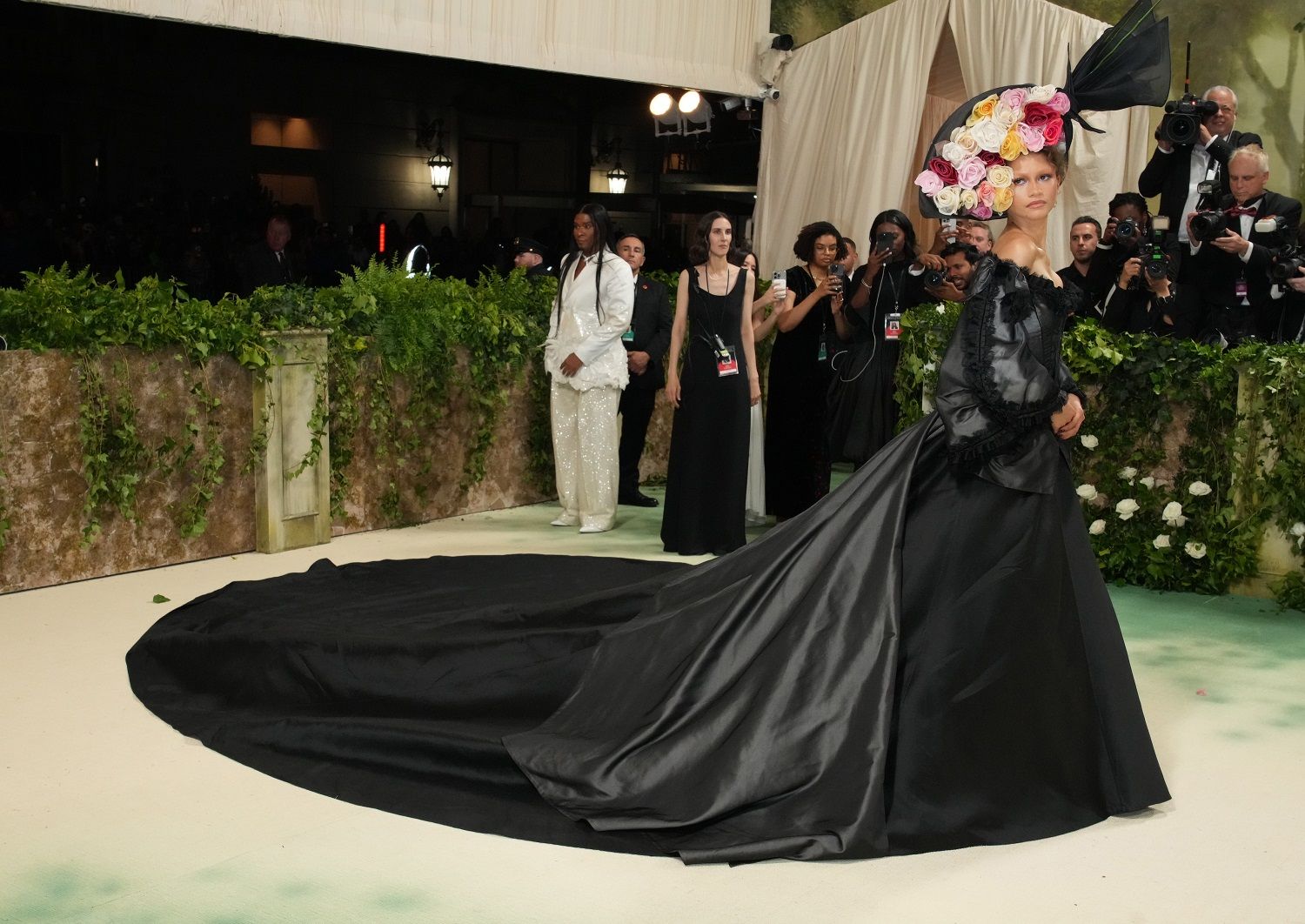 Зендея у чорній сукні на Met Gala 2024 - 611970 Зендея у чорній сукні на Met Gala 2024 - фото 611970