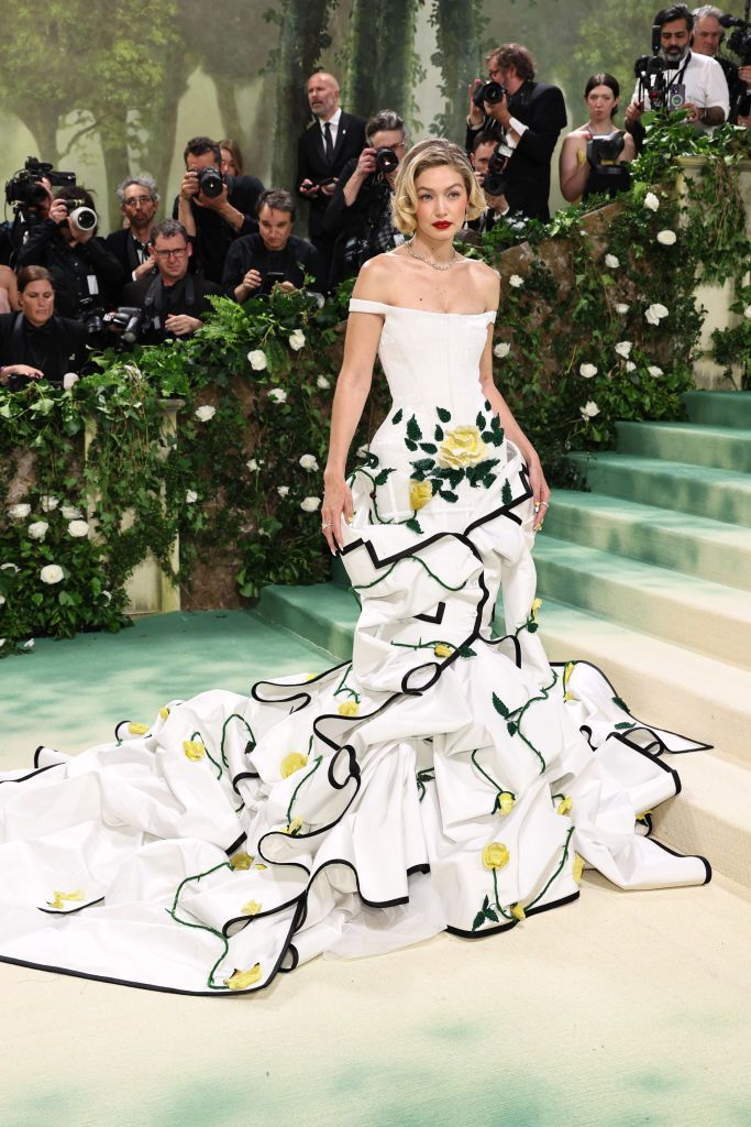 Весь Голливуд собрался на Met Gala 2024, и вот самые удивительные образы бала - фото 612012