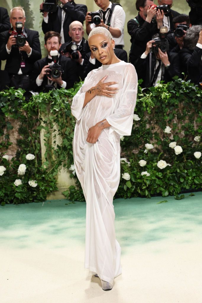 Весь Голливуд собрался на Met Gala 2024, и вот самые удивительные образы бала - фото 612015