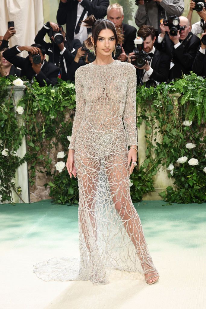 Весь Голливуд собрался на Met Gala 2024, и вот самые удивительные образы бала - фото 612026