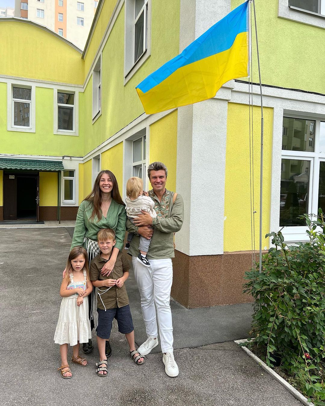 Дар'я Ковтун і Євген Хмара з дітьми - 612170 Дар'я Ковтун і Євген Хмара з дітьми - фото 612170