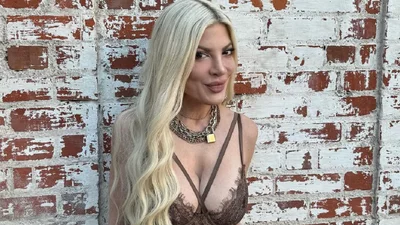 Тори Спеллинг рассказала, как однажды собственными руками сделала секс-игрушку для мужа