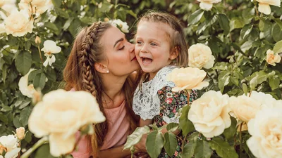 День матери: поздравления самой родной в прозе, стихах, картинках