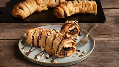 Бананы в слоеном тесте – очень простой десерт от победителя "МастерШеф"