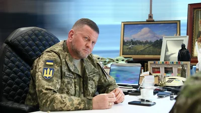 Валерій Залужний показав фото з 94-річною Ліною Костенко