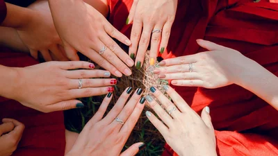 Матовий манікюр на короткі та середні нігті: ідеї, які порадують тебе