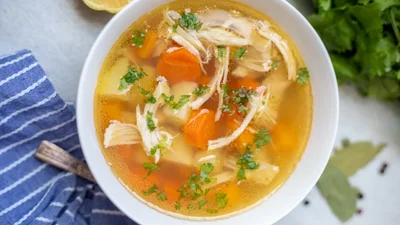Легкий суп нашвидкуруч – що приготувати на обід, коли обмаль часу