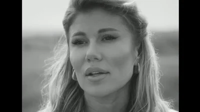 Alena Omargalieva запросила молодшу сестру знятись у новому кліпі "Коли тебе немає"