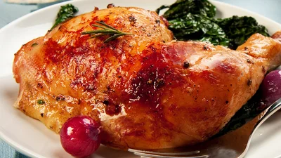 Курятина, запечена в томатному соусі – розкішний спосіб приготувати птицю
