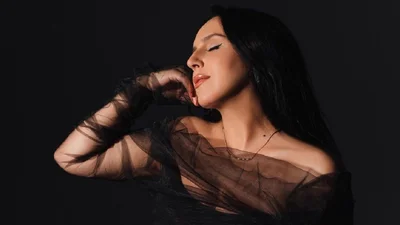 Джамала в День матери показала стильные фото с оголенным беременным животиком