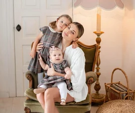 "Моє щастя": Влада Зінченко у День матері замилувала світлинами з підрослими донечками