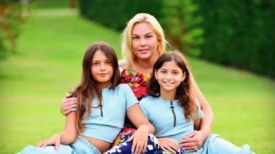 Камалія після розлучення з Захуром неочікувано відправилась з ним та доньками у відпустку