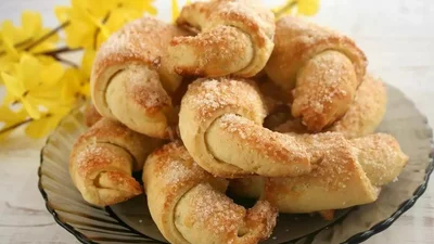 Просто тают во рту: выпекаем сладкие рогалики с вареньем