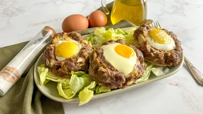 Мясные гнезда с особой начинкой – лучший способ использовать фарш