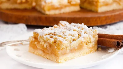 Надзвичайно простий яблучний пиріг з крихтою – приготує навіть початківець