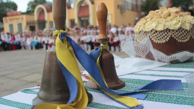 Слова благодарности родителям на Последний звонок 2024: лучшая подборка замечательных поздравлений