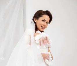 "А как же Андрей?": Наталья Денисенко смутила поклонников фотографиями в свадебном платье