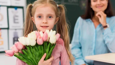 Привітання з Останнім дзвоником для першокласників від батьків та вчителів