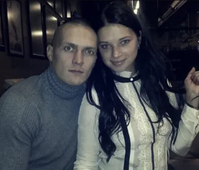 Олександр Усик з дружиною - фото 614242