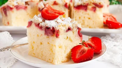 Пышный пирог с клубникой – легко удается у всех