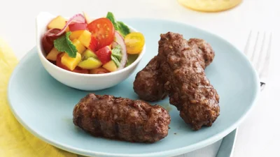 Мітетеї – смачні м’ясні ковбаски, які варто приготувати на пікнік