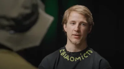 "Это была жесть": новый Холостяк Терен откровенно рассказал о потере ног на войне