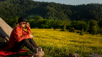 На природу з ночівлею: повний список речей, які потрібно взяти з собою
