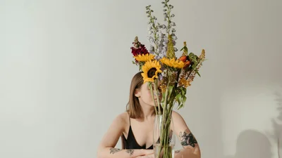 Чтобы радовали неделю: что делать, чтобы цветы в вазе подольше простояли