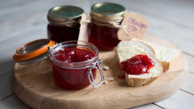 Густе полуничне варення – найпростіший рецепт з трьох інгредієнтів