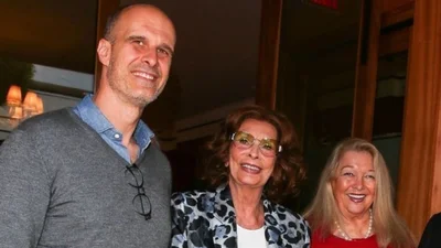 Красота, неподвластная времени: Софи Лорен заметили на улице – вот как выглядит 89-летняя актриса