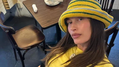 Бронзовый макияж от Хейли Бибер, который стоит сделать уже этим летом