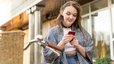 25 кокетливых и забавных фраз, которыми можно начать разговор в приложении для знакомств