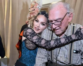 Невпізнавана Мадонна привітала свого батька із 93-річчям