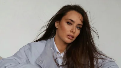 Ксения Мишина рассмешила соцсети своей прогулкой с собачкой