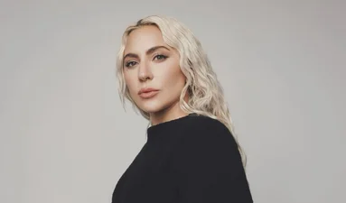 Леди Гага ждет первенца: папарацци подловили певицу с округлым животиком
