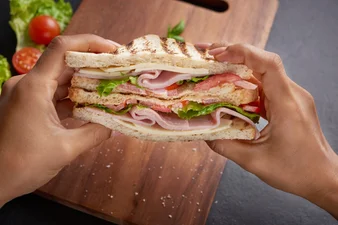 Бутерброды для пикника: вкусно и удобно есть