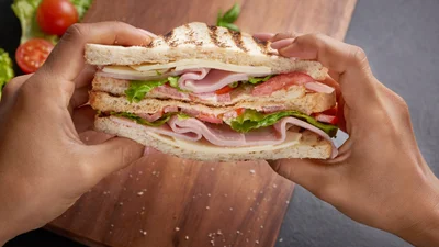 Бутерброды для пикника: вкусно и удобно есть