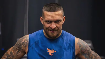 "Не сломай челюсть": Александр Усик выйдет на ринг против актера Дуэйна Джонсона