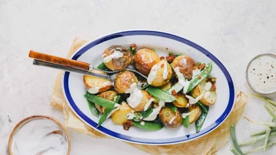 Салат с молодым картофелем и горошком – ода теплому сезону