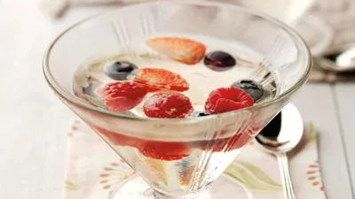 "Холодец" из просекко и ягод – изысканный летний десерт от Алисы Купер