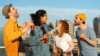 Міжнародний день друзів: прикольні короткі привітання та класні картинки