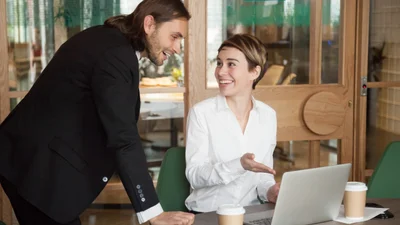 Флірт чи звичайна ввічливість: як розрізнити