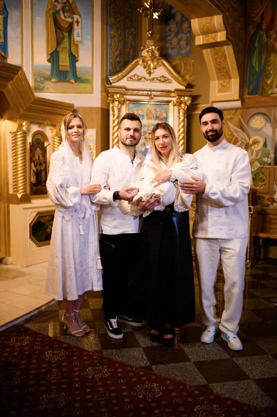 Віталій Козловський похрестив сина: хто з зірок став хрещеними батьками хлопчика - фото 618229