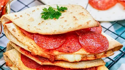 Ленивая пицца от Эктора: замени тесто на лаваш