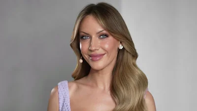 Леся Никитюк показала книгу, которую читает после работы