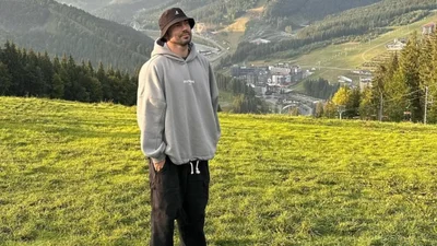 Андрей Бедняков показал архивное детское фото, сделанное в родном Мариуполе