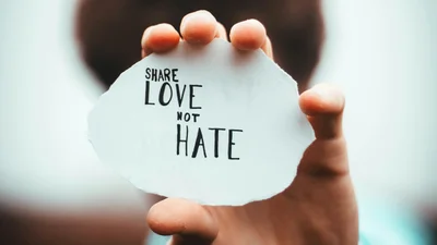 Як реагувати на онлайн-хейт, щоб не нашкодити менталочці