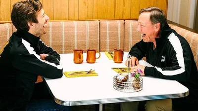 Іноземні знаменитості показали архівні фотографії до Дня батька 2024