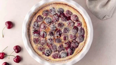 Вкуснятина по-французски: приготовь роскошное клафути с вишней