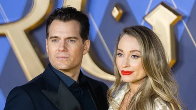 Генрі Кавілл показав перше фото біля дитячого ліжечка: "Супермен" просить порад